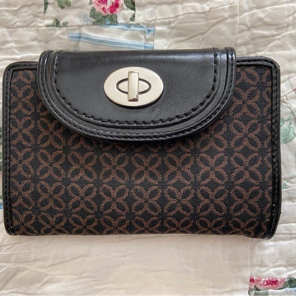 Lot of Two Relic by Fossil Handbags - Picture 14 of 16